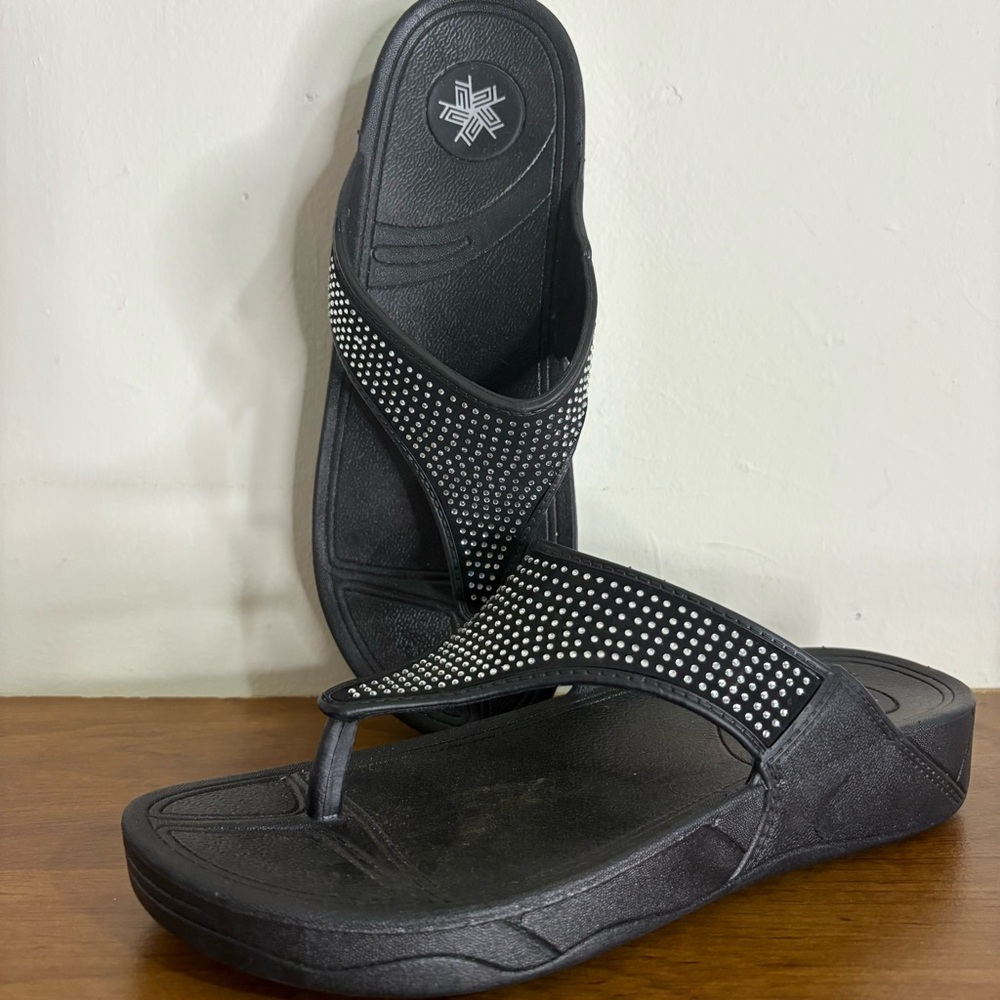 Olivia Miller Eva Wedge Flip Flop Sandals - Size 9/10 - NWOT